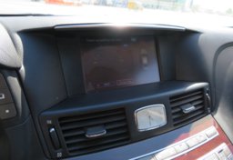 2017 Infiniti Q70 - Image 40