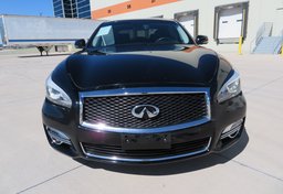 2017 Infiniti Q70 - Image 13