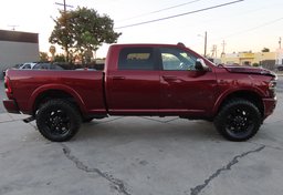 2022 Ram 2500 4x4 Laramie - Image 9