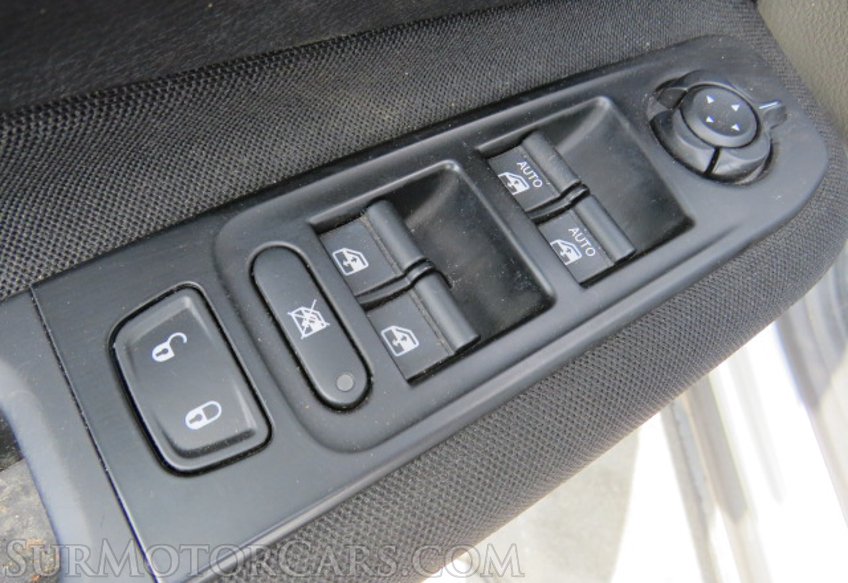 2020 Jeep Renegade - Image 38