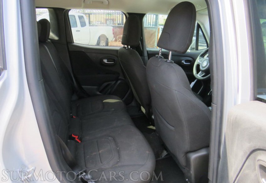 2020 Jeep Renegade - Image 30