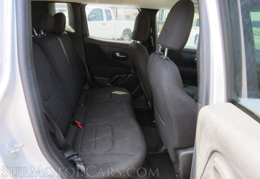 2020 Jeep Renegade - Image 28