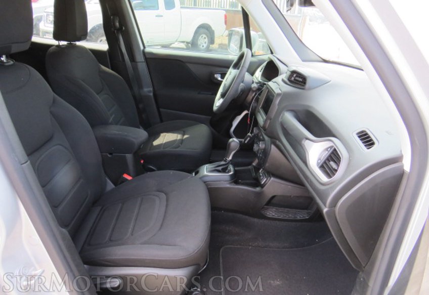 2020 Jeep Renegade - Image 25