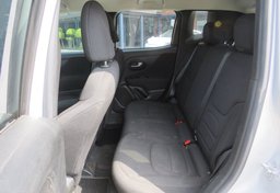 2020 Jeep Renegade - Image 29