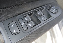 2020 Jeep Renegade - Image 38