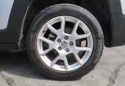 2020 Jeep Renegade - Image 18