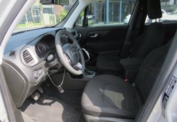 2020 Jeep Renegade - Image 23