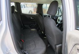 2020 Jeep Renegade - Image 30