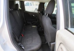 2020 Jeep Renegade - Image 28