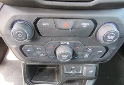 2020 Jeep Renegade - Image 35