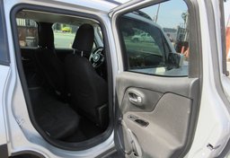 2020 Jeep Renegade - Image 22