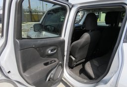 2020 Jeep Renegade - Image 21