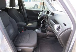 2020 Jeep Renegade - Image 25