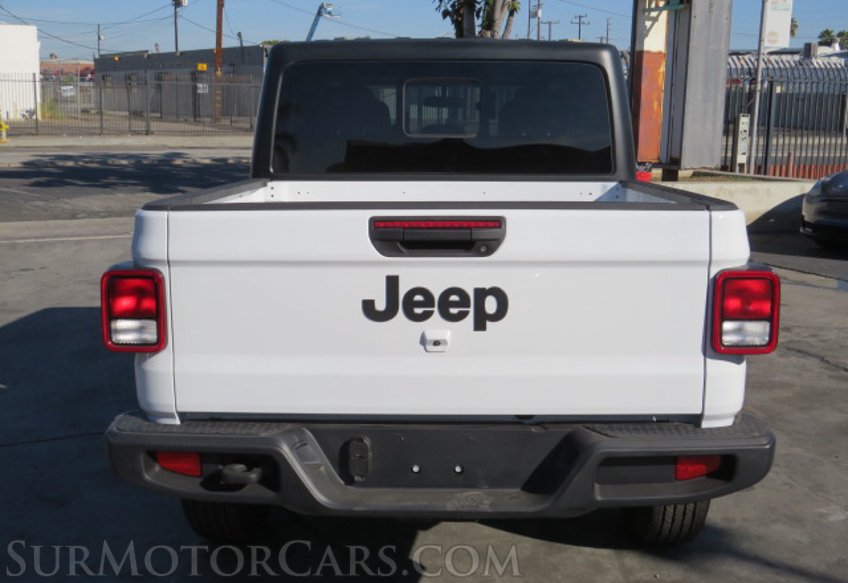 2022 Jeep Gladiator - Image 11