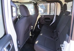 2022 Jeep Gladiator - Image 28