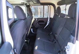 2022 Jeep Gladiator - Image 23