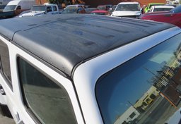 2022 Jeep Gladiator - Image 16