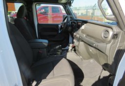 2022 Jeep Gladiator - Image 22