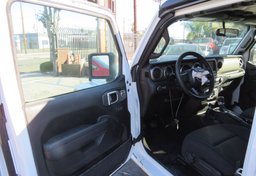 2022 Jeep Gladiator - Image 17