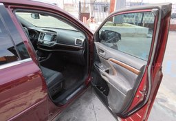 2016 Toyota Highlander - Image 19