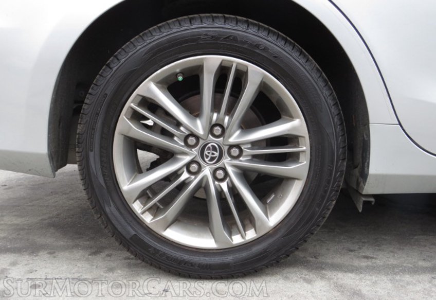 2016 Toyota Camry - Image 16