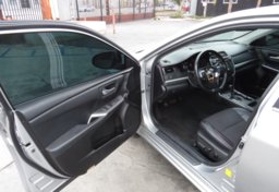 2016 Toyota Camry - Image 20