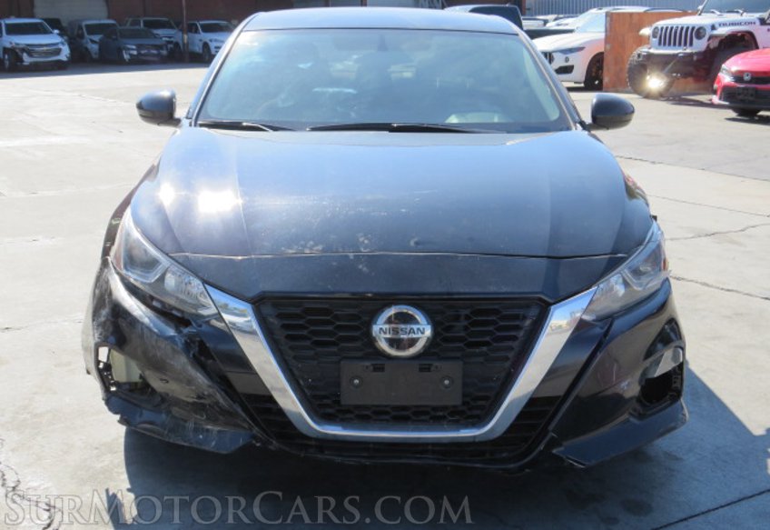 2020 Nissan Altima - Image 12
