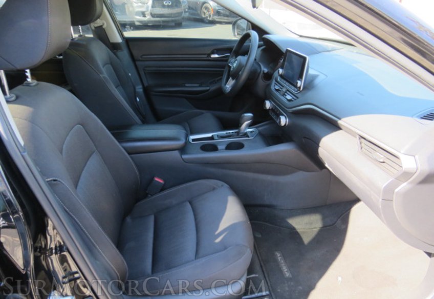 2020 Nissan Altima - Image 25