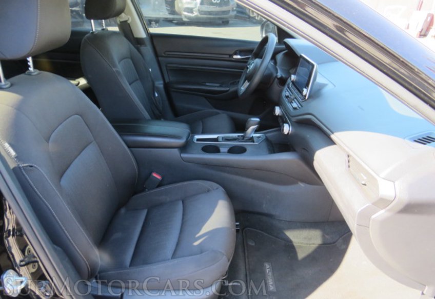 2020 Nissan Altima - Image 23