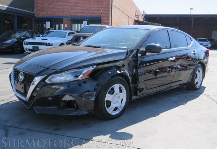 2020 Nissan Altima - Image 2