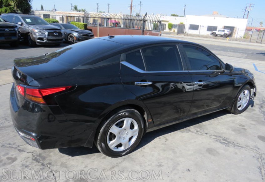 2020 Nissan Altima - Image 9