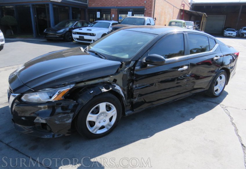 2020 Nissan Altima - Image 4