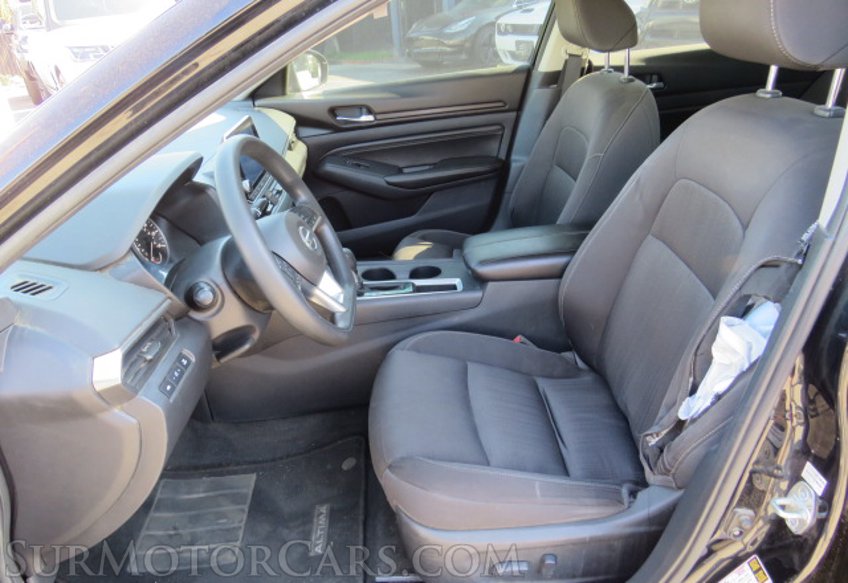 2020 Nissan Altima - Image 24