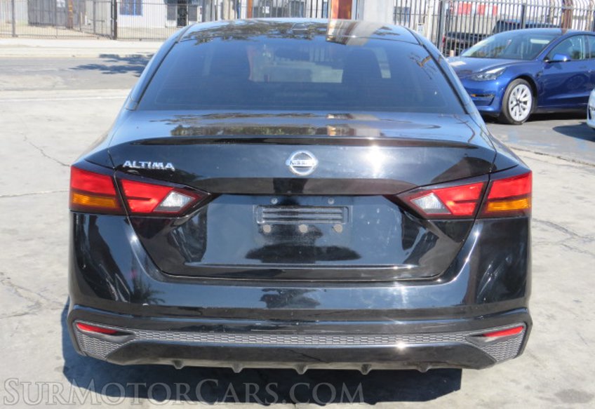 2020 Nissan Altima - Image 11