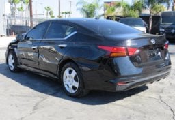 2020 Nissan Altima - Image 10