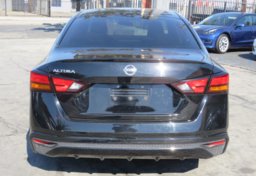 2020 Nissan Altima - Image 11