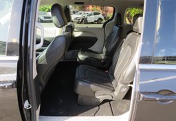 2020 Chrysler Voyager - Image 24