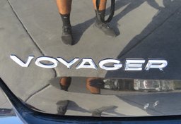 2020 Chrysler Voyager - Image 16