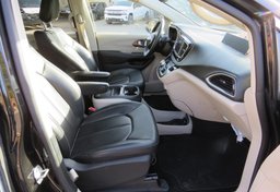 2020 Chrysler Voyager - Image 23