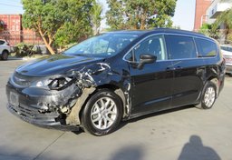 2020 Chrysler Voyager - Image 2