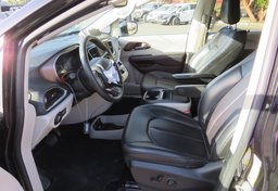 2020 Chrysler Voyager - Image 22