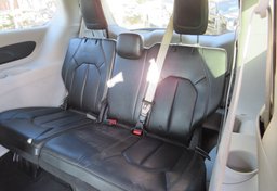 2020 Chrysler Voyager - Image 30