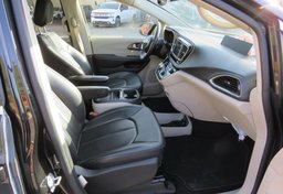 2020 Chrysler Voyager - Image 21