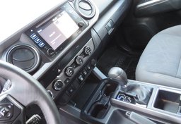 2019 Toyota Tacoma 4WD - Image 38