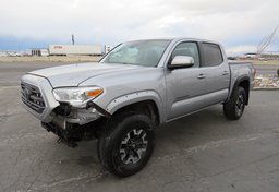 2019 Toyota Tacoma 4WD - Image 4