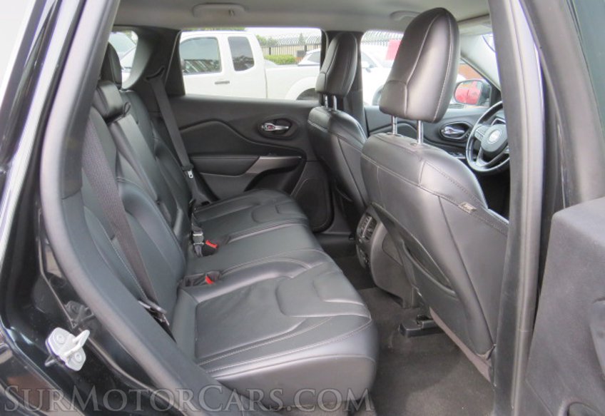 2020 Jeep Cherokee - Image 30