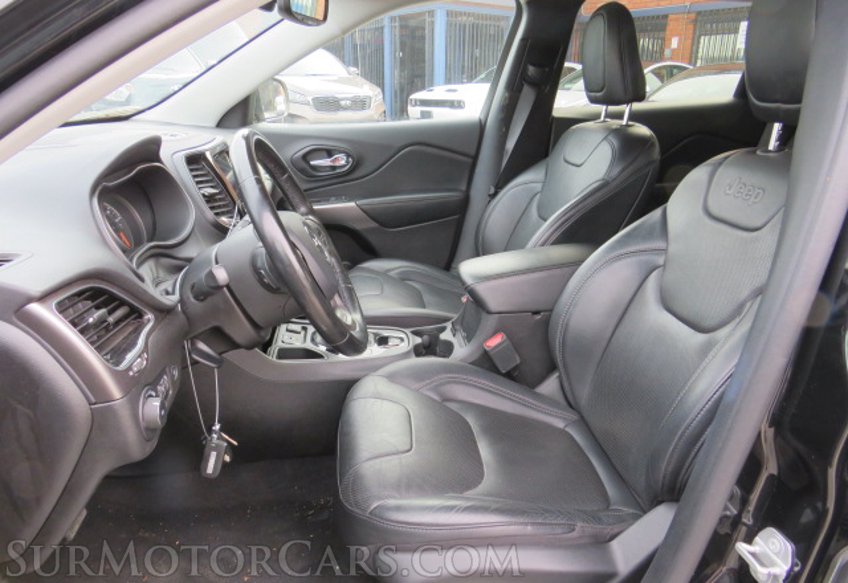 2020 Jeep Cherokee - Image 27