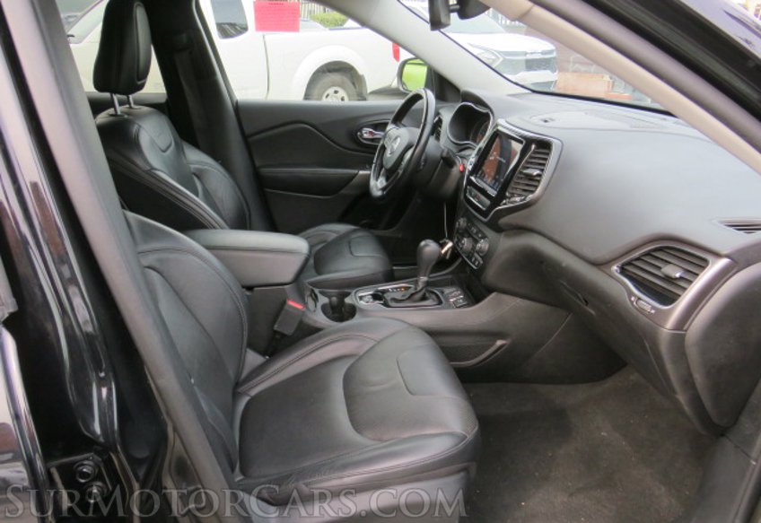 2020 Jeep Cherokee - Image 28