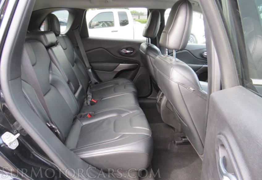 2020 Jeep Cherokee - Image 32