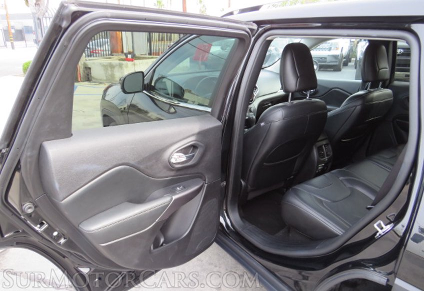 2020 Jeep Cherokee - Image 23